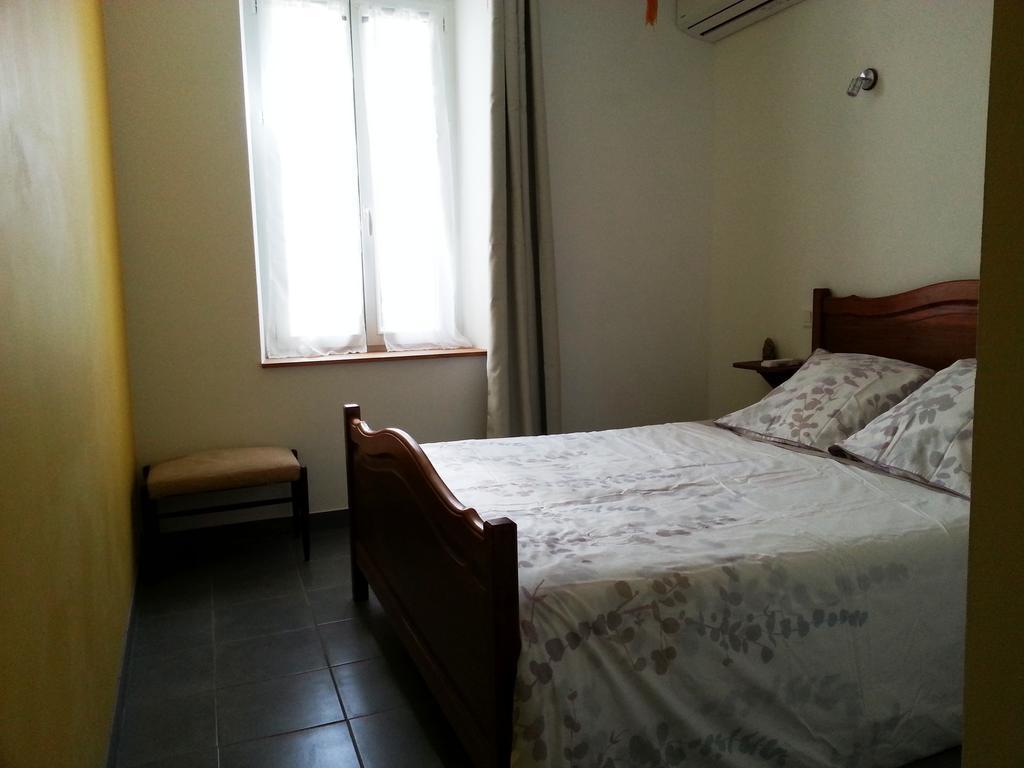 Millot Conilhac Bed & Breakfast Phòng bức ảnh