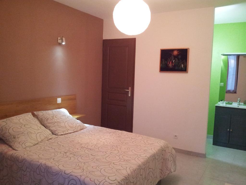 Millot Conilhac Bed & Breakfast Phòng bức ảnh